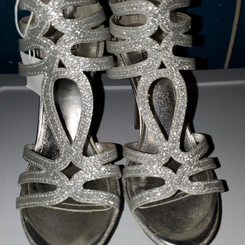 Beautiful silver glitter high heels💖